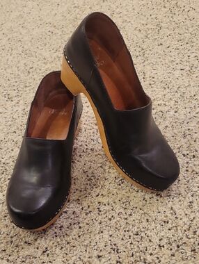 Dansko Black Clogs Heel Sz 7 37